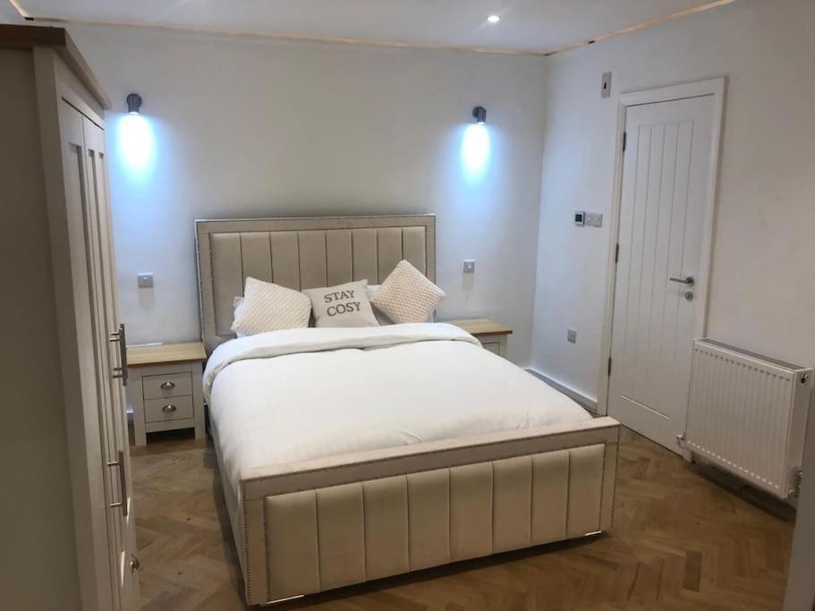 Stylish 2-bedroom Getaway In The Heart Of Chelsea Apartament *