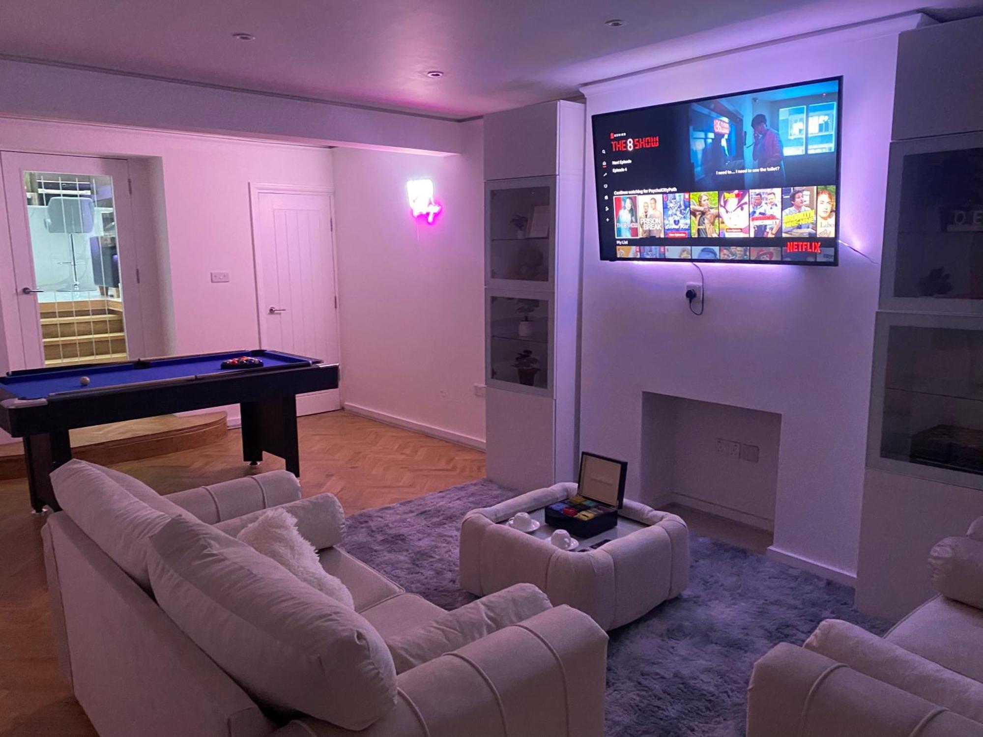 Stylish 2-bedroom Getaway In The Heart Of Chelsea Apartament Londra